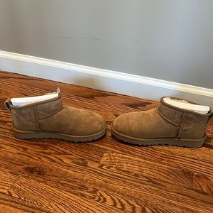 Never worn chestnut ultra mini Uggs size 8 women’s (US) tags still on